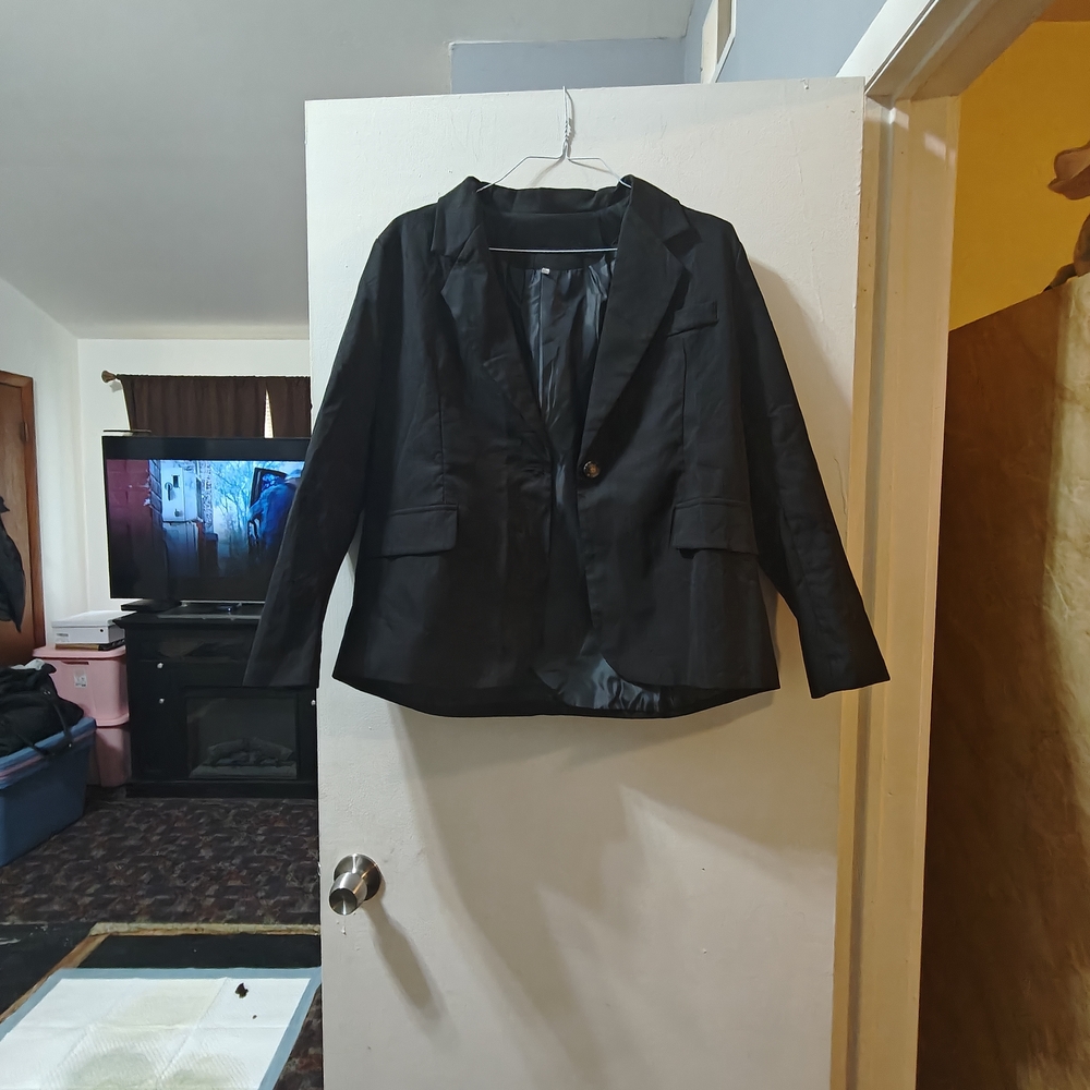 Women's Black Single-Button Blazer Jacket